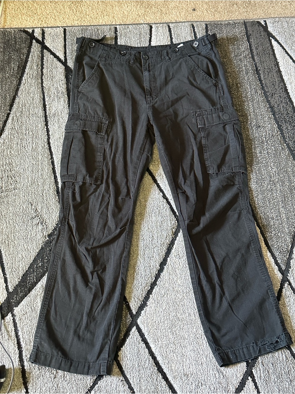 MNML Black Cargo Pants with Multiple Pockets